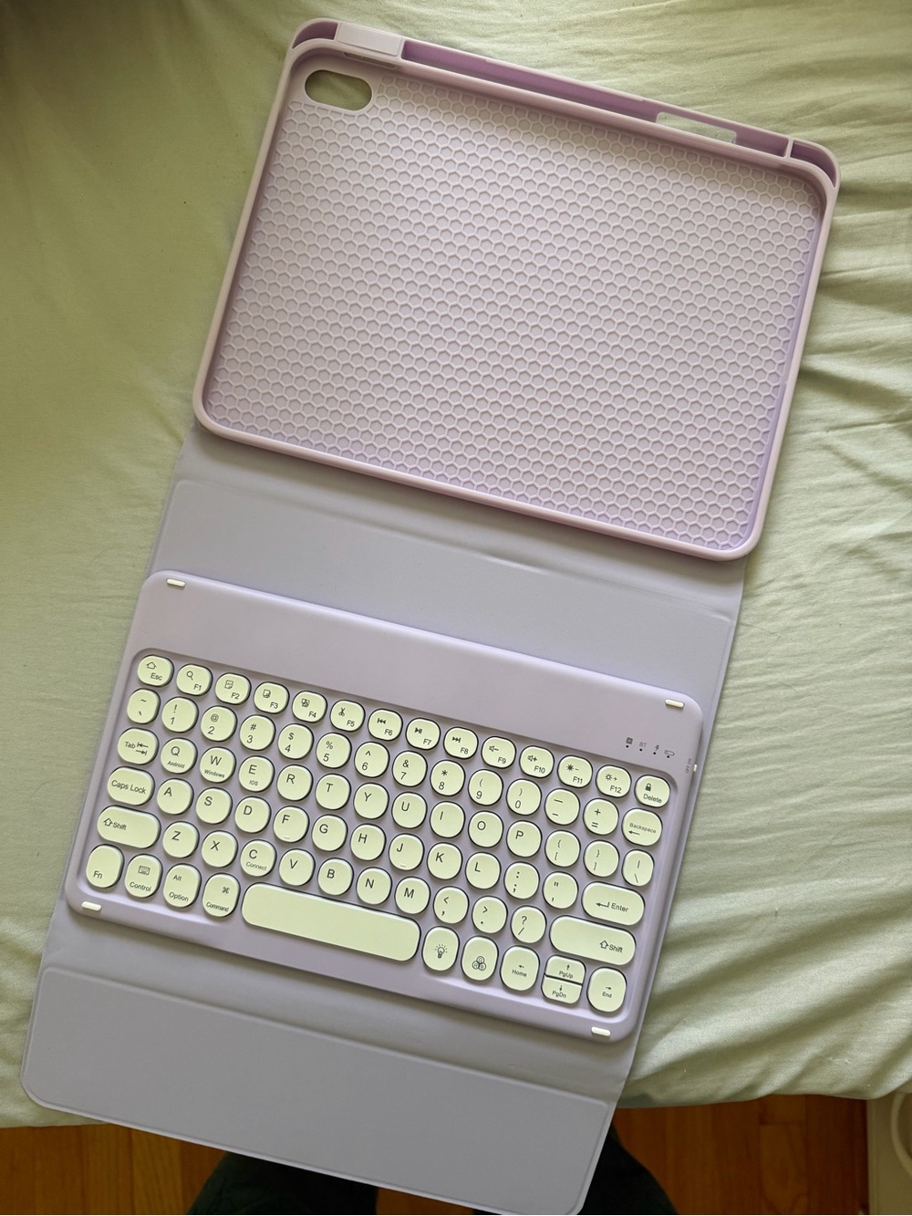 Lavender Wireless Bluetooth Keyboard Case for iPad 10.9 inch